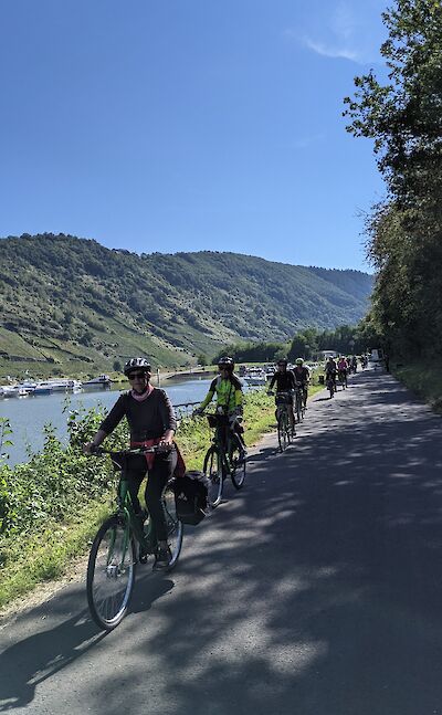 Enjoy easy cycling along the scenic Moselle River. to:TN