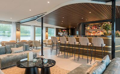 Bar & Lounge | Amadeus Aurea | Bike and Boat tour