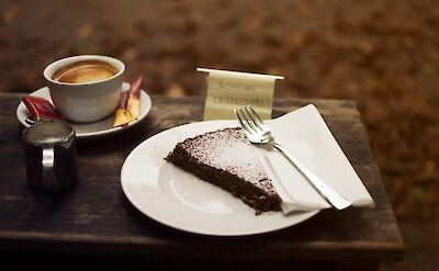 Traditional German coffee and cake in Hamburg. unsplash:MariamSoliman