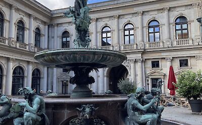 Hygieia Fountain at Hamburg City Hall (Rathaus). toBBT