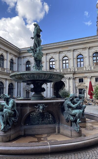 Hygieia Fountain at Hamburg City Hall (Rathaus). toBBT