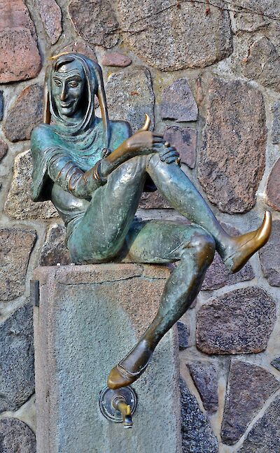 Statue of Till Eulenspiegel in Mölln. pixabay:Bernswaelz