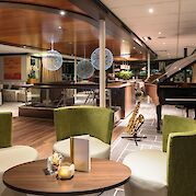 Piano in the Panorama Bar | Amadeus Diamond | Bike & Boat Tour