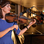 Live Music | Amadeus Diamond | Bike & Boat Tour