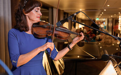 Live Music | Amadeus Diamond | Bike & Boat Tour