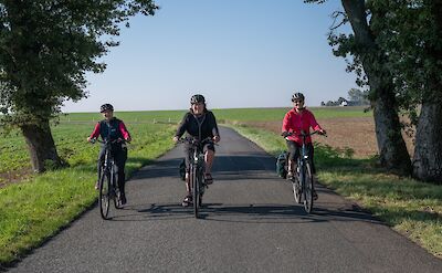 Cycling through rural France. toTN