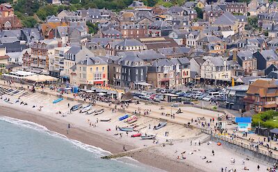 A seaside town along the Normandy coast. toTN