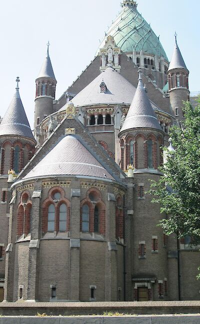 Historic church architecture in Haarlem. Pixabay:margreetkeijzer