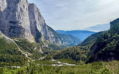 Dramatic mountain views from the trail. cc:Tripsite