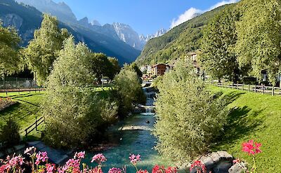 First views of the mountains approaching Molveno. cc:Tripsite