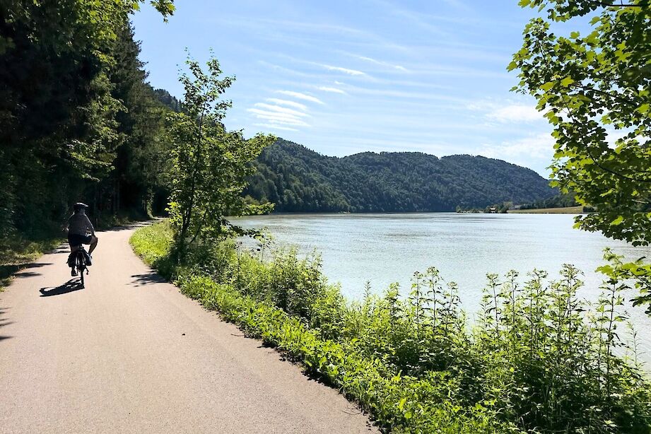 Cycling along the Danube. CC:Stuart Fabel