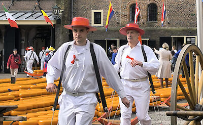 The cheese carriers in Alkmaar
