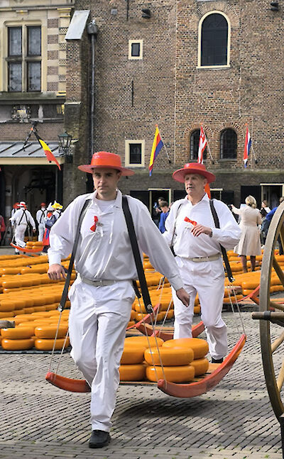 The cheese carriers in Alkmaar