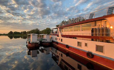 Boat Hotel at Sunset. toRR