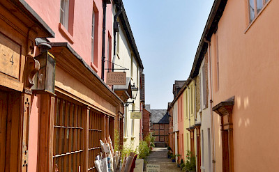 Quiet alley in Ludlow, Shropshire, England, United Kingdom. Flickr:Nick Amoscato