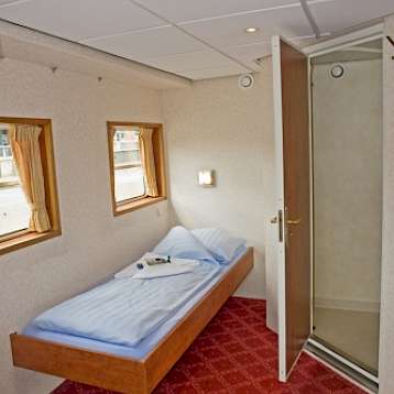 Anna Maria Agnes - Cabin - Anna Maria Agnes | Bike & Boat Tours