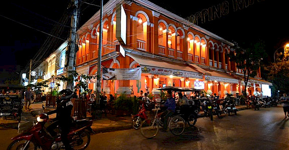Nightlife in Siem Reap is great! Photo via Wikimedia Commons:antwerpenR
