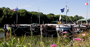 Boats moored in Conflans-Sainte-Honorine, France. Photo via Flickr:besopha