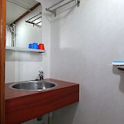 Bathroom | Clair d’Etoile | Bike & Boat Tour