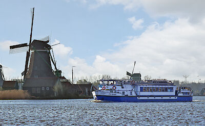 Sailing at the Zaanse Schans | Clair d&rsquo;Etoile | Bike & Boat Tour