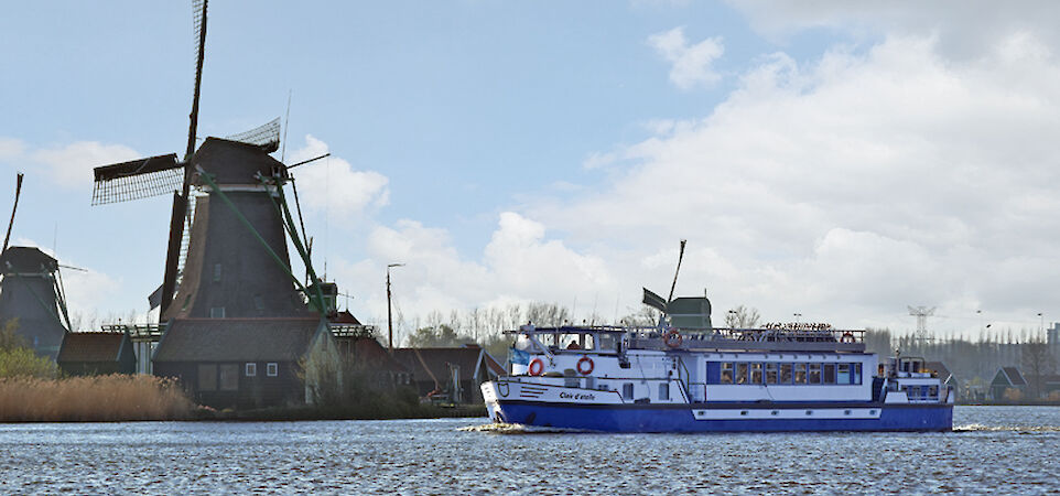 Sailing at the Zaanse Schans | Clair d&rsquo;Etoile | Bike & Boat Tour