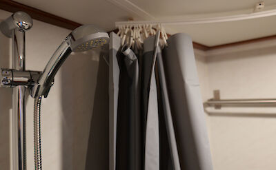 Shower | Clair d&rsquo;Etoile | Bike & Boat Tour