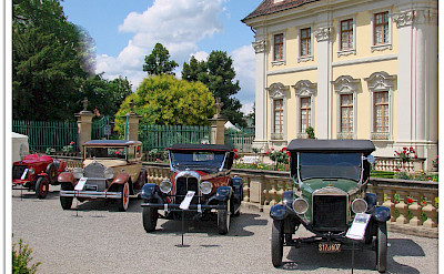 Classic car show at Ludwigsburg Palace, Germany. Flickr:Jorbasa Fotografie