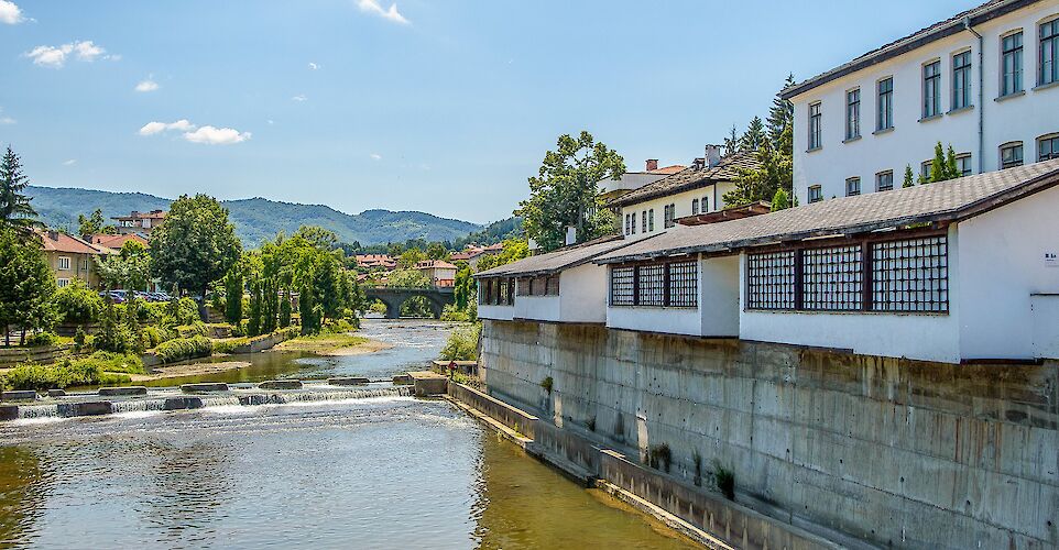 Beli Osam River passing through the center of Troyan. Flickr:BdMundo