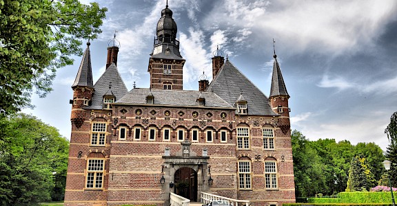 Castle in Cuijk, the Netherlands. Flickr:Stephan Dufornee en Twan van de Valk 51.728799135543326, 5.882335318853196