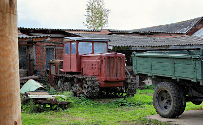 Old vehicles in Mushkin. Photo via Flickr:Alexxx1979