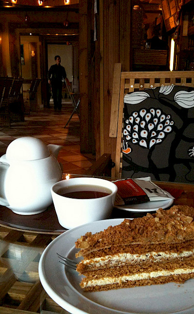 Honey Cake, a traditional Czech dessert, with tea. Flickr:crystalmartel