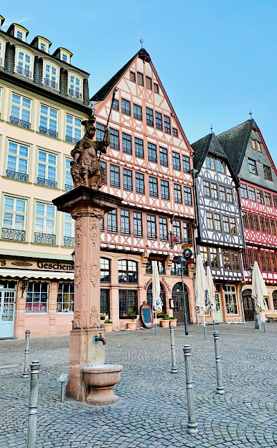 Statue in Frankfurt, Germany. Unsplash@Sanjay B