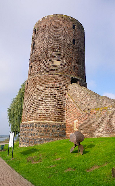 Mühlenturm Tower on the medieval wall in Rees, Germany. CC:Volker1978
