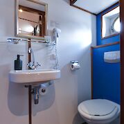 Bathroom | Mare Fan Fryslan | Bike & Boat Tour