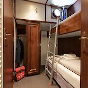 Bunk bed cabin | Mare Fan Fryslan | Bike & Boat Tour