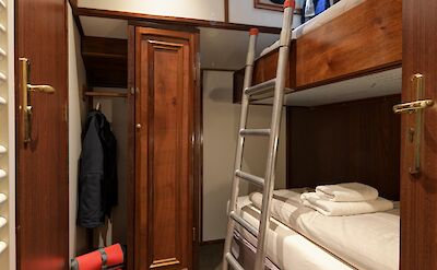 Bunk bed cabin | Mare Fan Fryslan | Bike & Boat Tour