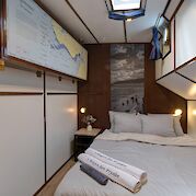 Twin/triple cabin | Wapen Fan Fryslân | Bike & Boat Tour