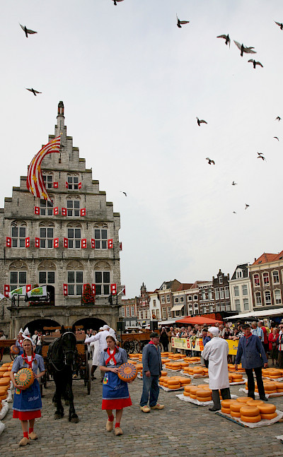 Cheese market in Gouda, South Holland, the Netherlands. Flickr:bert knottenbeld