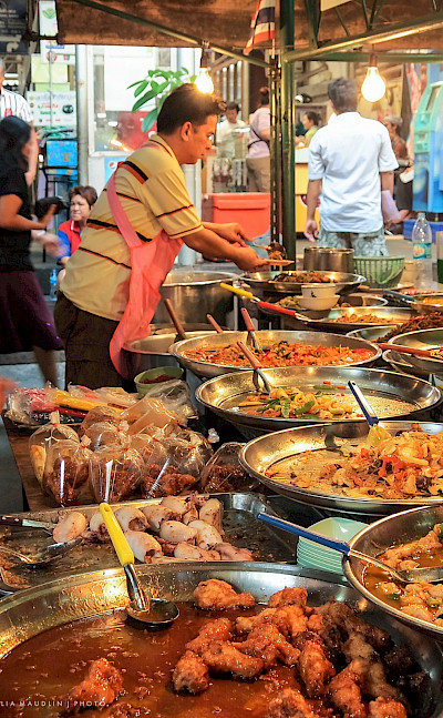 Street food to try in Bangkok, Thailand. Photo via Flickr:Julia Maudlin