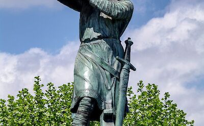 The Hagen von Tronje statue in Worms commemorates the medieval Nibelungen saga. unsplash@wolgang weiser