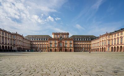 Mannheim Palace is a grand Baroque landmark. unsplash@leonhard niederwimmer