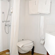 Private bathroom | Florentina | Bike & Boat Tour