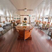 Dining area | Florentina | Bike & Boat Tour