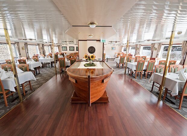 Dining area | Florentina | Bike & Boat Tour