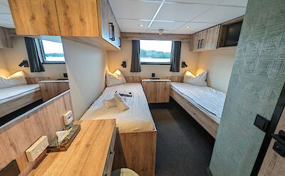 Twin cabin - Main deck | MS Princess | Bike & Boat Tour