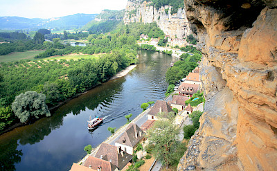 Troglodyte rock along the Dordogne River. Flickr:Steve Jurvetson 