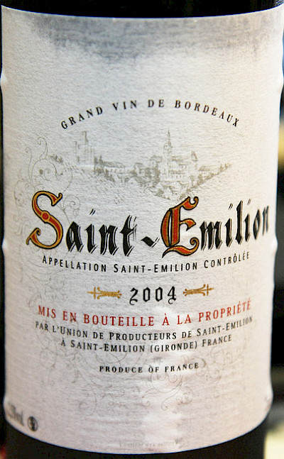 Delicious wine from the vineyards in Saint-Émilion, Aquitaine, France. Flickr:partylin