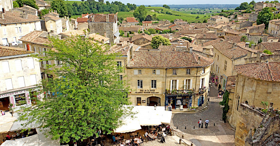 Saint-Émilion, in the heart of <i>Libournais,</i> is a medieval city surrounded by wine hills in southwestern France. Flickr:Dennis Jarvis