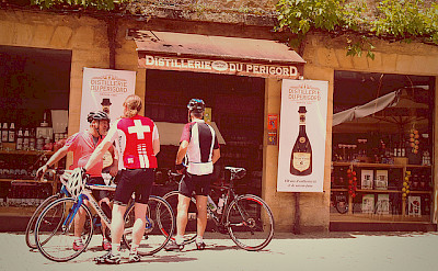 Some wine en route the bike tour in Sarlat, France. Flickr:Mike Fleming