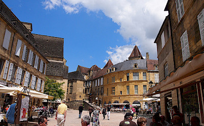 Shopping and sightseeing in Sarlat, France. Flickr:Mike Fleming